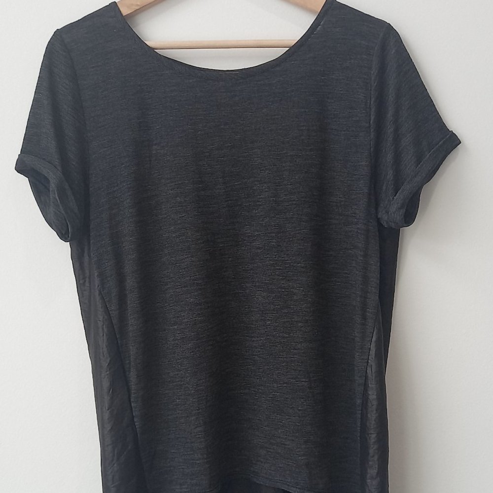 BCBG MaxZaria black/grey striped t-shirt